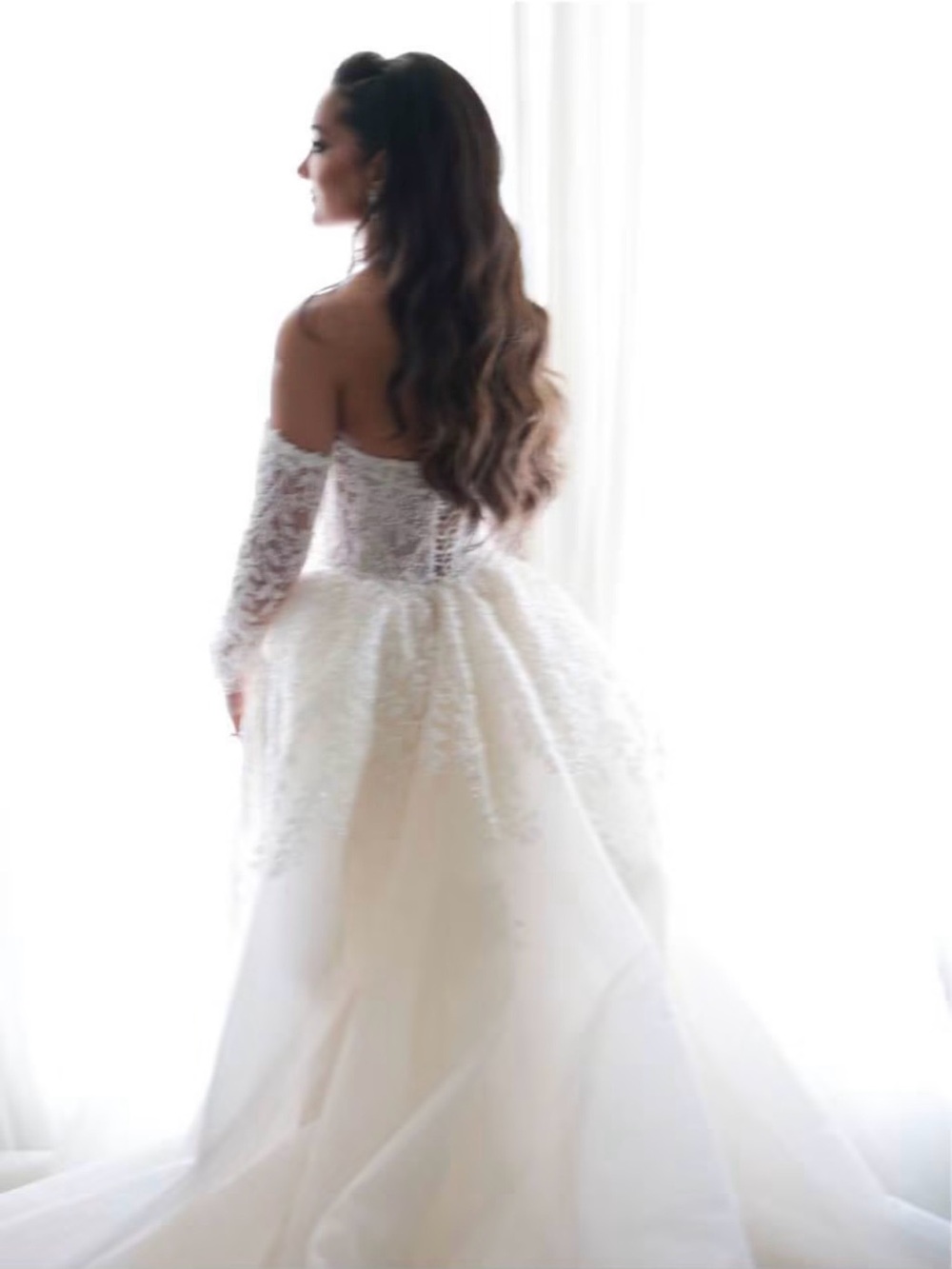 Elegant Off-Shoulder Lace Ball Gown Dress in Ivory